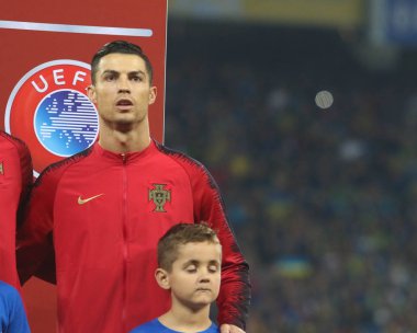 Kyiv, Ukrayna - 14 Ekim 2019: Portekizli profesyonel futbolcu Cristiano Ronaldo Avrupa-2020 Ukrayna - Portekiz Olimpiyat Stadyumu 'nda oynanan ön eleme maçında