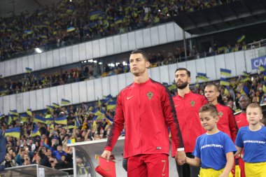 Kyiv, Ukrayna - 14 Ekim 2019: Portekizli profesyonel futbolcu Cristiano Ronaldo Avrupa-2020 Ukrayna - Portekiz Olimpiyat Stadyumu 'nda oynanan ön eleme maçında