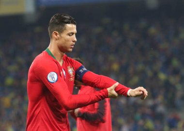Kyiv, Ukrayna - 14 Ekim 2019: Portekizli profesyonel futbolcu Cristiano Ronaldo Avrupa-2020 Ukrayna - Portekiz Olimpiyat Stadyumu 'nda oynanan ön eleme maçında