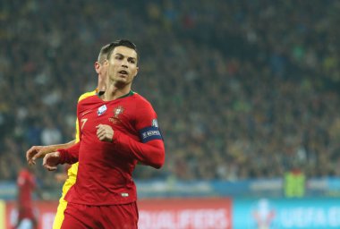 Kyiv, Ukrayna - 14 Ekim 2019: Portekizli profesyonel futbolcu Cristiano Ronaldo Avrupa-2020 Ukrayna - Portekiz Olimpiyat Stadyumu 'nda oynanan ön eleme maçında