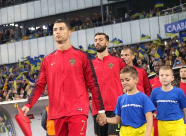 Kyiv, Ukrayna - 14 Ekim 2019: Portekizli profesyonel futbolcu Cristiano Ronaldo Avrupa-2020 Ukrayna - Portekiz Olimpiyat Stadyumu 'nda oynanan ön eleme maçında