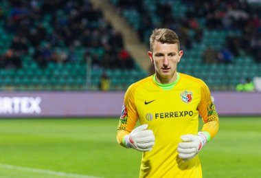POLTAVA, UKRAINE - 1 Mart 2020: Ukrayna Premier Ligi karşılaşmasında Ukraynalı futbolcu Dmytro Riznyk Vorskla-Shakhtar maçı Vorskla Stadyumu 'nda