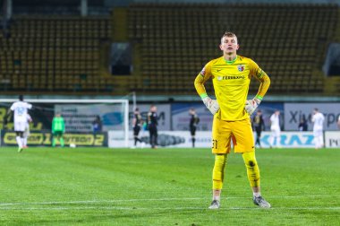 POLTAVA, UKRAINE - 1 Mart 2020: Ukrayna Premier Ligi karşılaşmasında Ukraynalı futbolcu Dmytro Riznyk Vorskla-Shakhtar maçı Vorskla Stadyumu 'nda