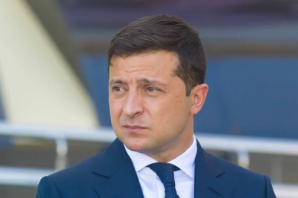 POLTAVA, UKRAINE - 1 Eylül 2020: Ukrayna Volodymyr Zelensky resmi ziyaretinde halka sesleniyor