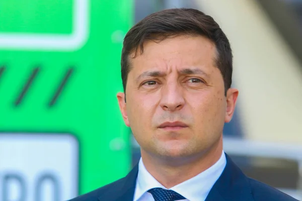 POLTAVA, UKRAINE - 1 Eylül 2020: Ukrayna Volodymyr Zelensky resmi ziyaretinde halka sesleniyor