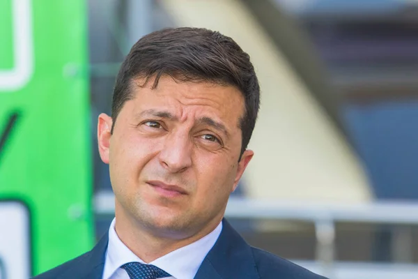 POLTAVA, UKRAINE - 1 Eylül 2020: Ukrayna Volodymyr Zelensky resmi ziyaretinde halka sesleniyor