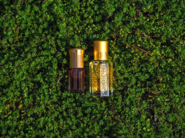 Doğal yağ gevşeme ve mutluluk için. Geleneksel Arapça tütsü