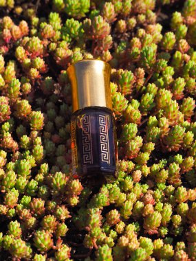 Doğal yağ gevşeme ve mutluluk için. Geleneksel Arapça tütsü