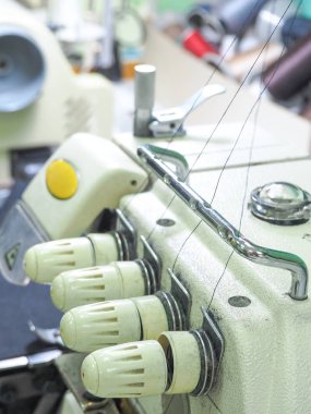 Regülatör iplik gerginlik bir Singer üzerinde.