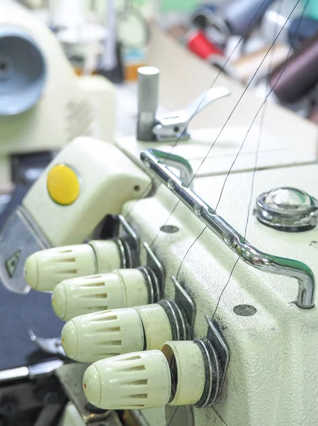 Regülatör iplik gerginlik bir Singer üzerinde.