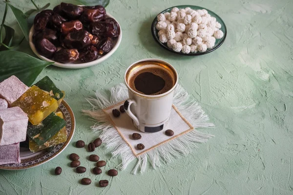 Black coffee and Turkish sweets. Sweet food in Ramadan. — Stock Photo, Image