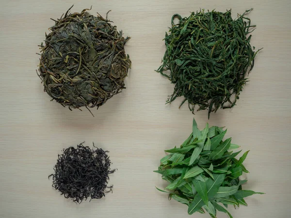 Estágios de produção de folhas de chá fermentadas. Chá de Ivan fermentado . — Fotografia de Stock