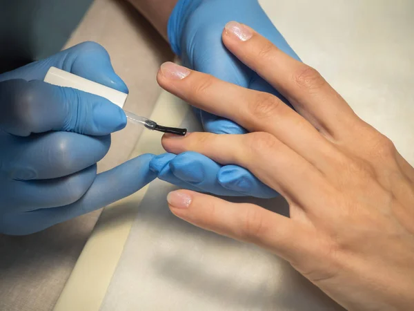 Manicure procedures. Nagellak, close-up. — Stockfoto