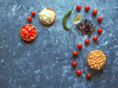 Sebze ve nohut güzel karanlık bir tablo ortaya koydu.