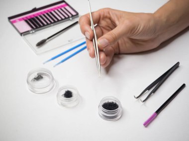 Eğitim kirpik uzantıları. Sahte kirpik ve kirpik yapışmasını için Araçlar.