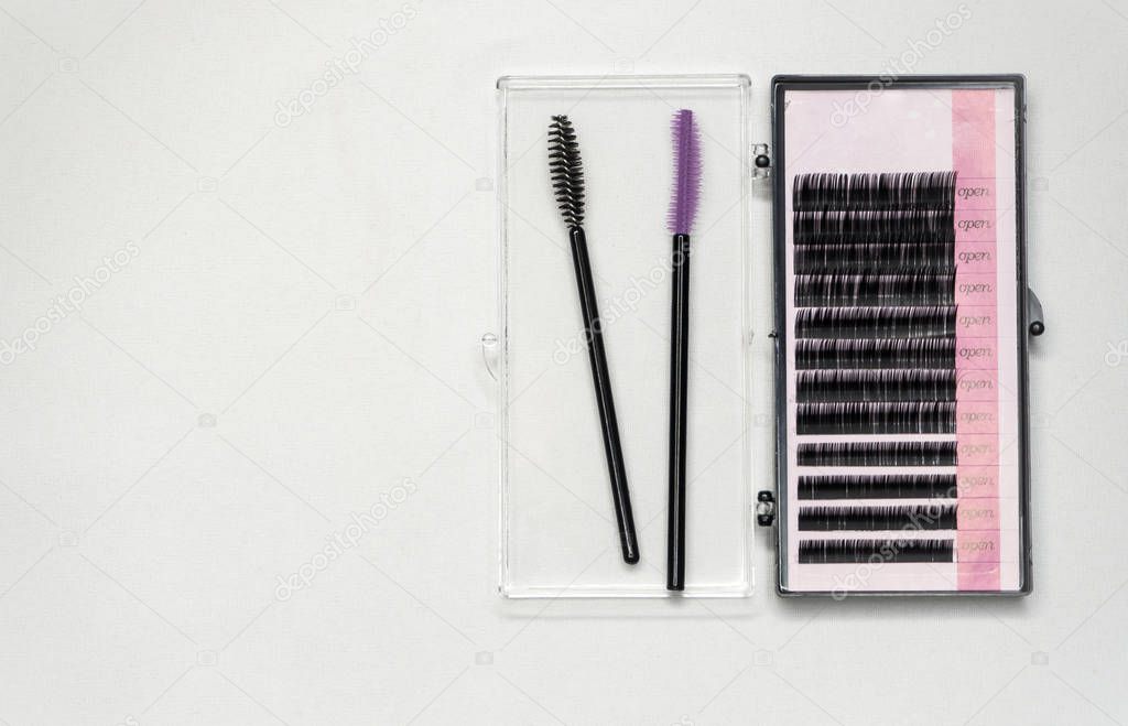 The eyelash extension tools are laid out on the table.