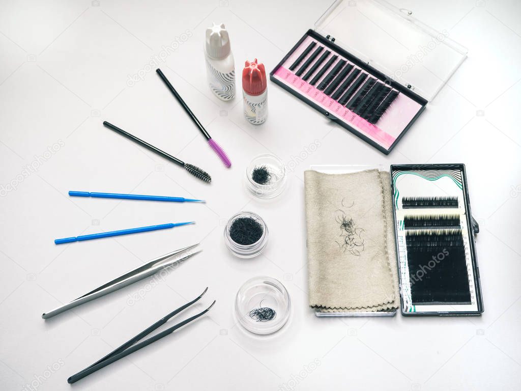 The eyelash extension tools are laid out on the table.