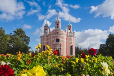 Chesme Neo-Gotik Kilisesi, St. Petersburg pembe