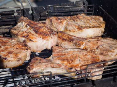 Izgara et duman kavrulmuş. Barbekü kavramı.