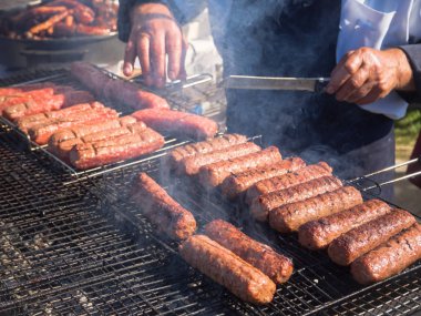 Romen mititei ve duman ızgarada pişmiş.