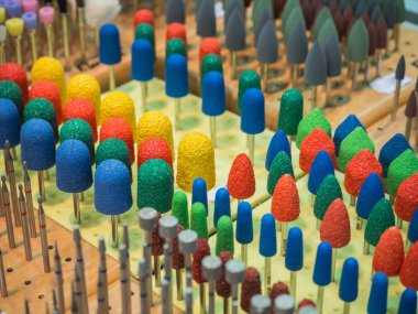 Donanım manikür ve pedikür için farklı kesiciler.