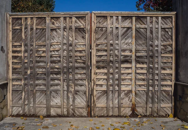 Puerta de madera vintage. Antiguo fondo de madera marrón . —  Fotos de Stock