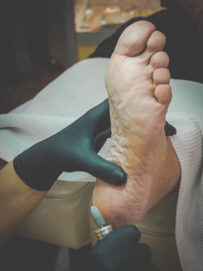 Pedikür güzellik salonu işlemidir. Yakın çekim.