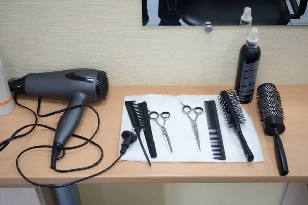 Hairdresser's set on the table. Beauty industry. — Stock Photo, Image