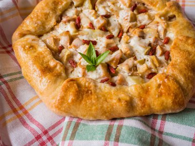 Goji çilek ve elma pasta.