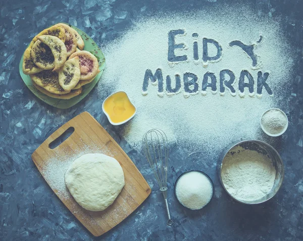 Eid Mubarak - Islamic holiday welcome phrase " happy holiday", greeting reserved. Arabic cuisine background. — Stock Photo, Image