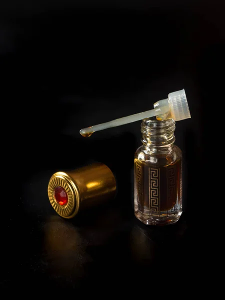 Arabian oud zapachów perfum lub agarwood — Zdjęcie stockowe