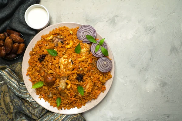 Pollo Biryani fatto in casa. Arabo cibo tradizionale — Foto Stock