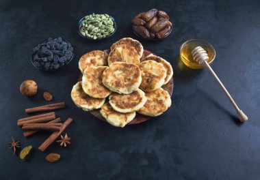 Msabeeb bir gözleme olduğunu. Tatlım, kakule, tarçın ve kuru üzüm ile Arapça tatlı.