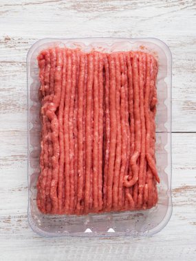 Türkiye plastik kaplarda doldurma. Yakın çekim.