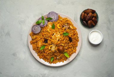 Al Kabsa Dajaj - geleneksel Suudi Rice ve tavuk