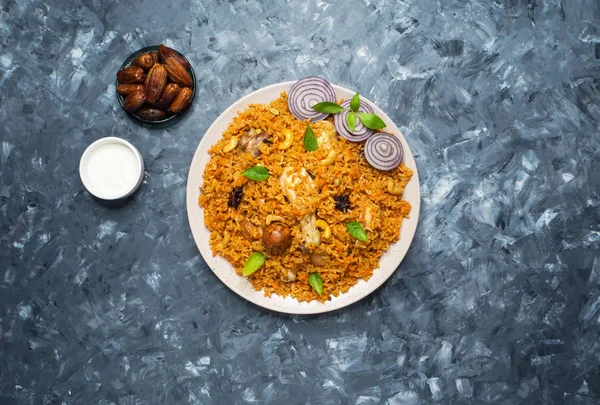 Tavuk ve pirinç baharatlı tavuk Machboos, Bahreyn