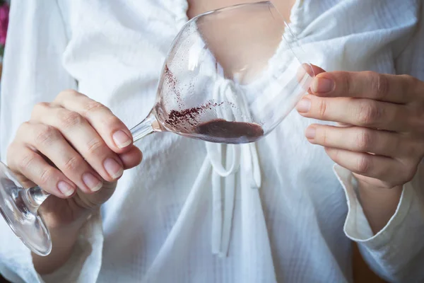 Taninu směs ve sklenici vína. Víno struktura. — Stock fotografie