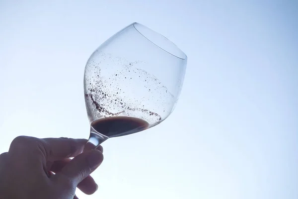 单宁混合在一杯葡萄酒中。葡萄酒结构. — 图库照片