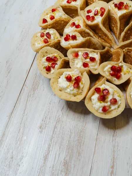 Qatayef, édes sajttal töltött, Arab palacsinta — Stock Fotó