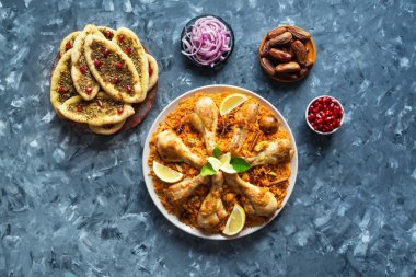 Katar tavuk Majboos - Katar Ulusal çanak. 