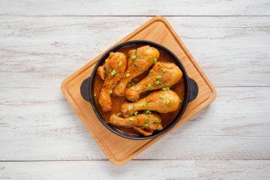 Pişmiş Tandoori tavuk, lezzetli Hint Mutfak. 