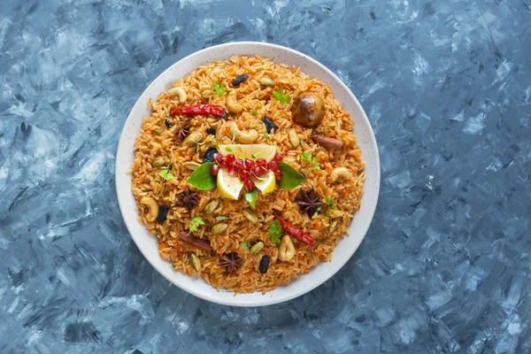 Vegetarian Hyderabadi Dum Biryani. Ramadan food. — Stock Photo, Image