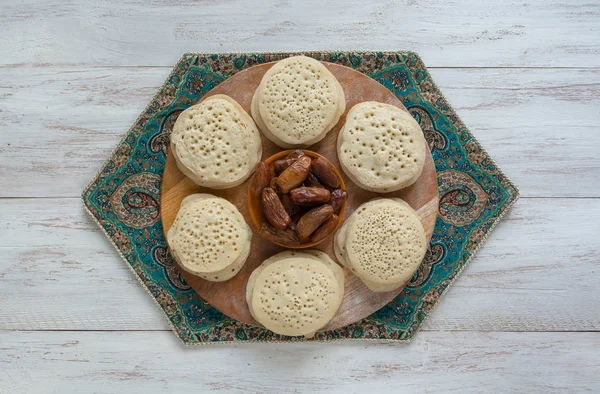 Μαροκινή τηγανίτες. Αραβικά τηγανίτες με ημερομηνίες. — Φωτογραφία Αρχείου