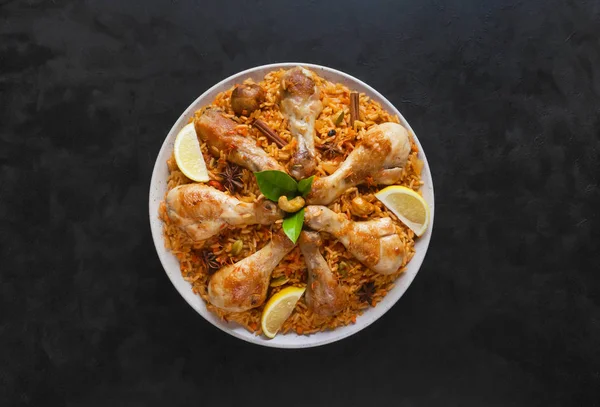 Kuřecí Majboos, národní pokrm z Kataru Bahrajn — Stock fotografie