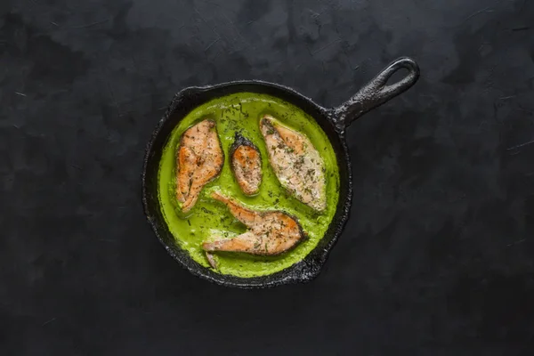 Зелений масала риби. Бомбей стейк риби зелений каррі. — стокове фото