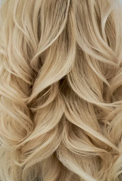 Trendy hairstyle with weave blonde curls. Close up — Stock Photo, Image