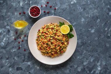 Türk Kisir buğday salatası. Yakın çekim. 