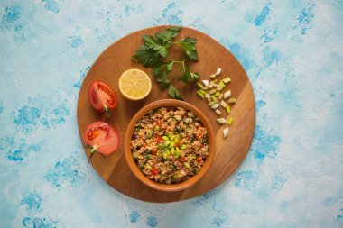 Geleneksel Rus buğday salata domates ile. 