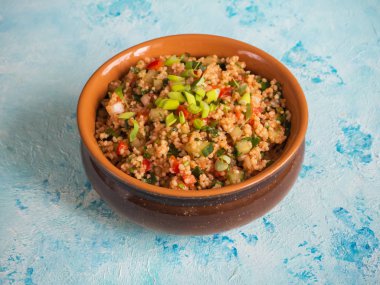 Geleneksel Rus buğday salata domates ile. 