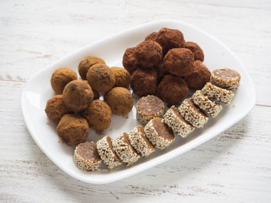 Fındık - vegan vejetaryen çiğ Aperatif veya yemek sağlıklı organik enerji ısırıkları.